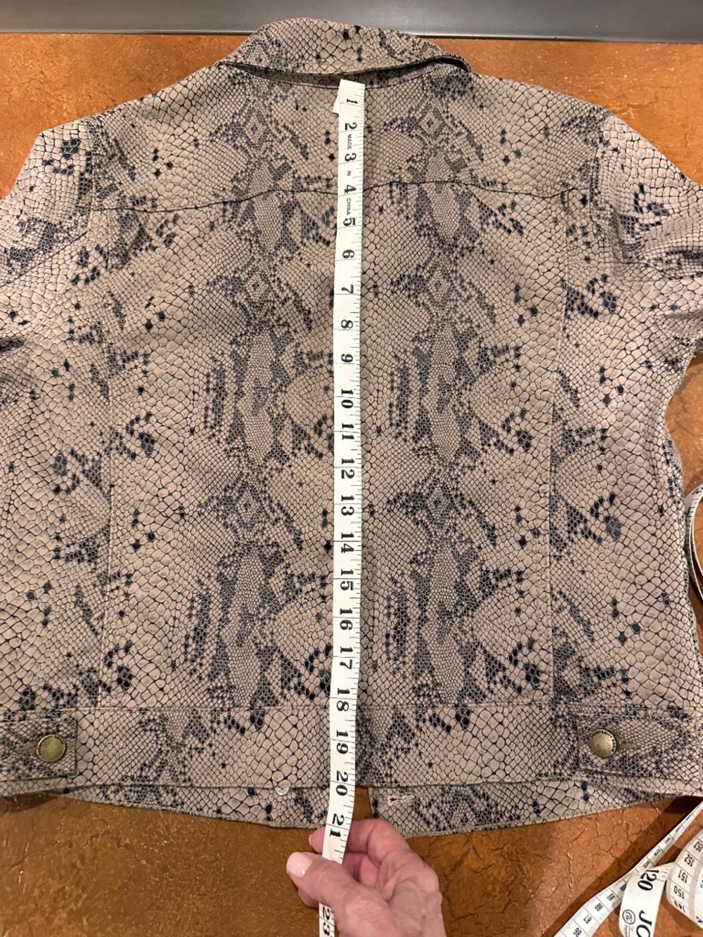 PROSPERITY DENIM Snakeskin Python Print Denim Trucker Jacket Size M - Picture 8 of 13